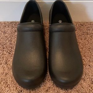 Never Worn! Scrub Shoes